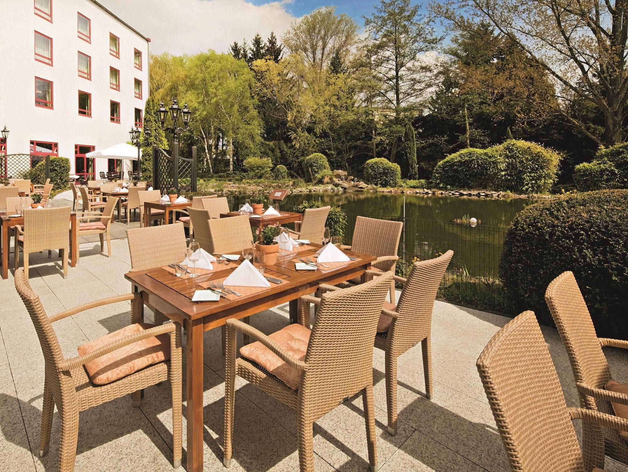 Elaya Hotel Frankfurt Oberursel Exterior photo